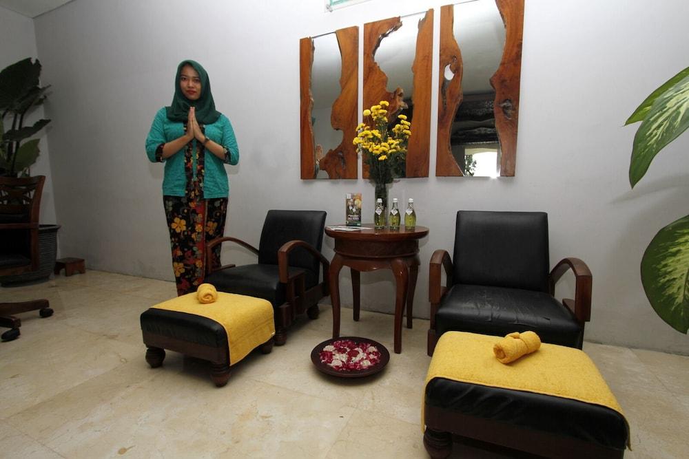 Lorin Syariah Solo Hotel Exterior foto