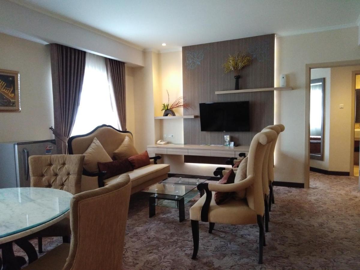 Lorin Syariah Solo Hotel Exterior foto